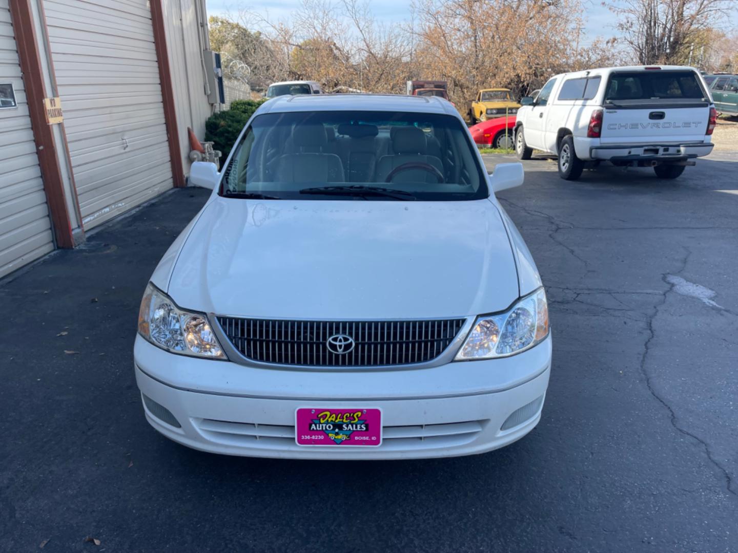 2002 Alpine White /Tan Toyota Avalon XLS (4T1BF28B42U) with an 3.0 V6 engine, AT transmission, located at 813 E Fairview Ave, Meridian , ID, 83642, (208) 336-8230, 43.618851, -116.384010 - Photo#4